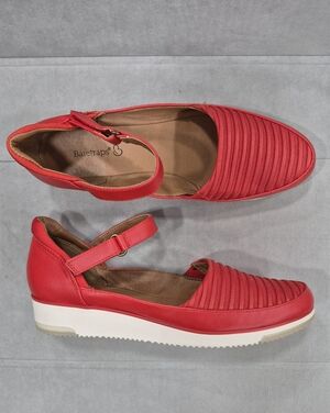 BareTraps Harmony shoes women's 8M red fabric vegan leather wedge ankle strap